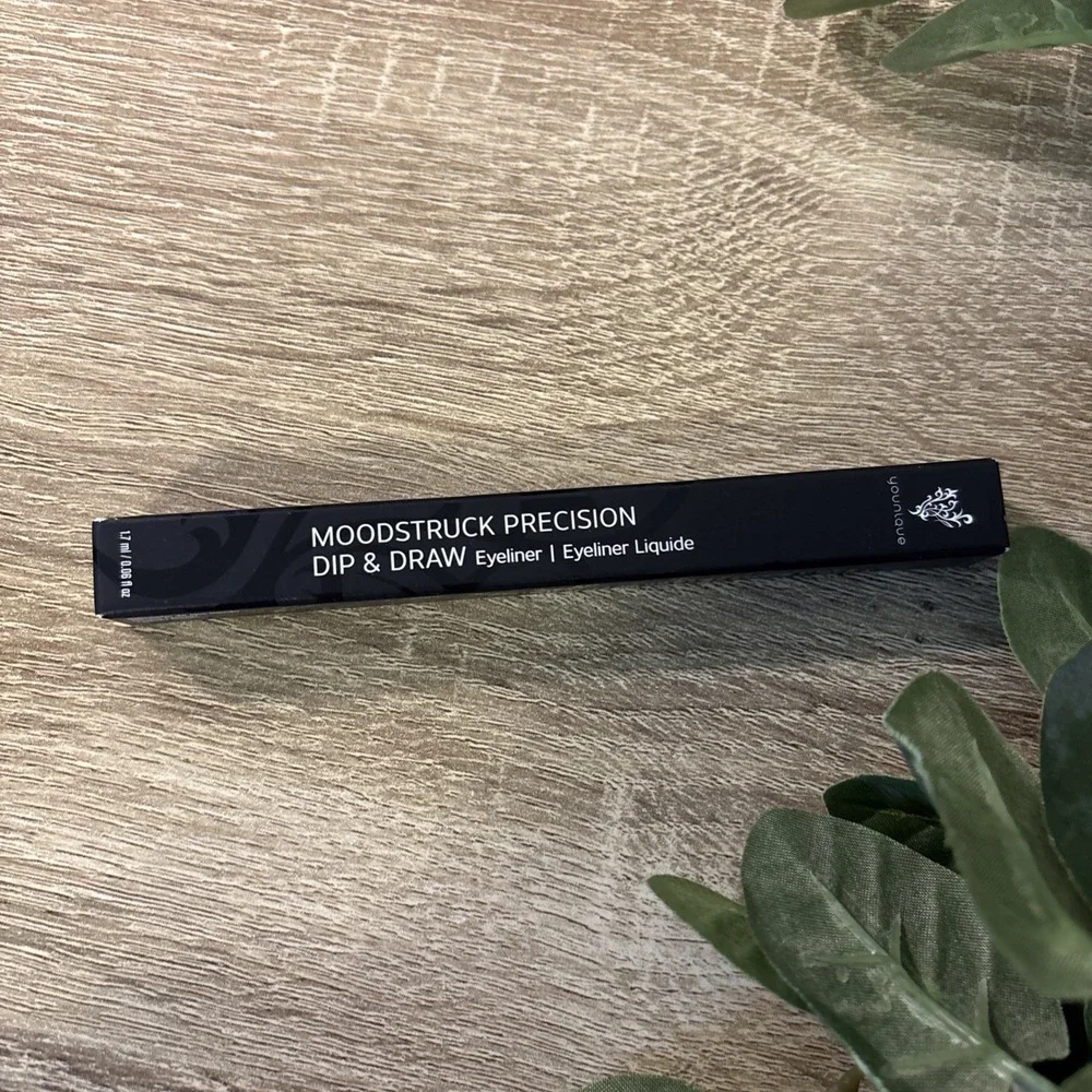Younique Moodstruck Dip & Draw Liquid Eyeliner Pronounced - New in box.